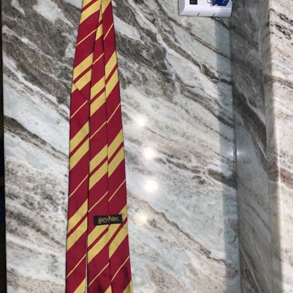 Harry Potter Gryffindor Tie - Picture 4 of 7
